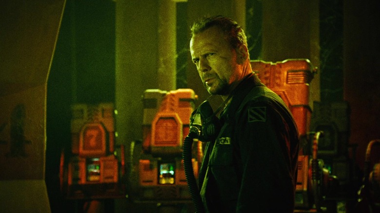 Lieutenant Muldoon in a techno-lab in Planet Terror