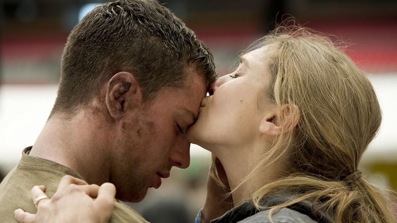 Aaron Taylor-Johnson and Elizabeth Olsen in Godzilla