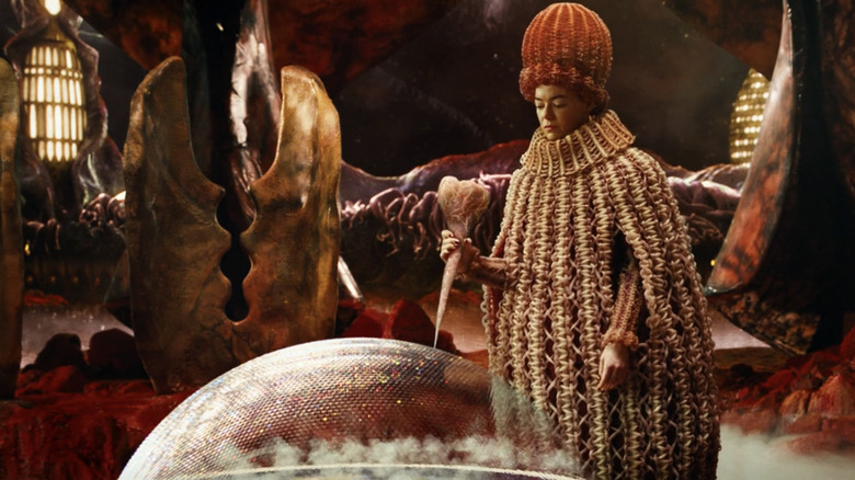 Michelle in her true alien form killing everyone on Earth in Bugonia