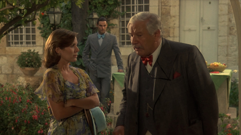 Carrie Fisher as Nadine Boynton and Peter Ustinov as Hercule Poirot in Appointment with Death