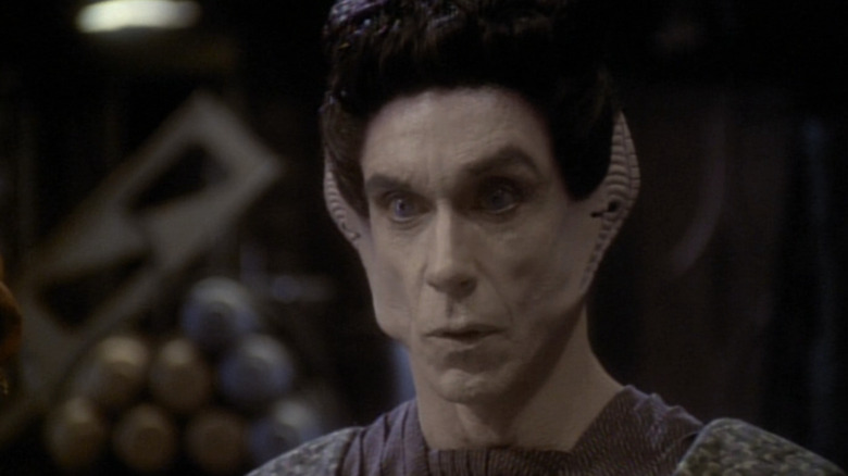 Iggy Pop as Vorta Yelgrun looking surprised in Star Trek: Deep Space Nine