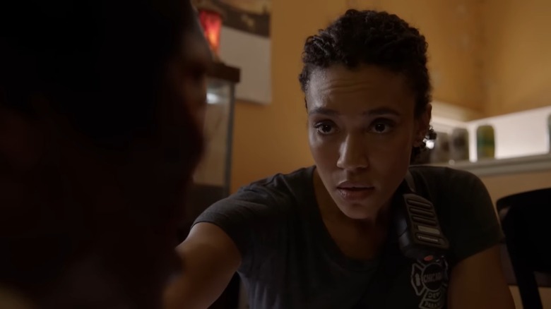 Annie Ilonzeh as Emily Foster talking to a patient on Chicago Fire