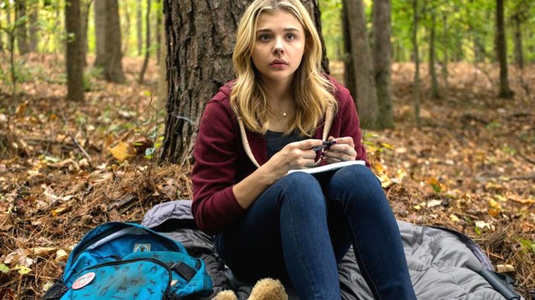 Cassie spends some time in the forest in the fifth wave