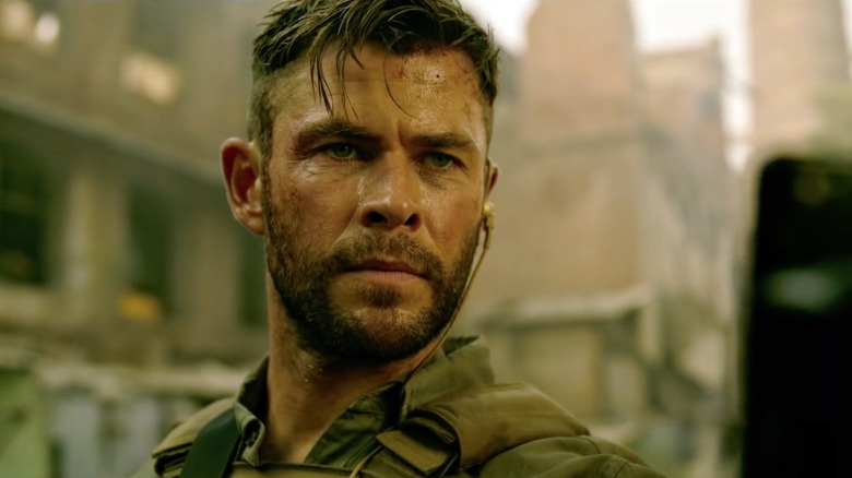 Chris Hemsworth in Extraction 