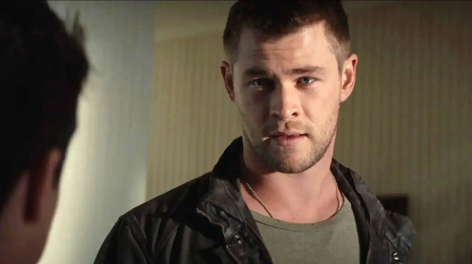 De remake van Chris Hemsworth van een film uit de jaren 80 werd door de oorspronkelijke regisseur ‘Terrible’ genoemd