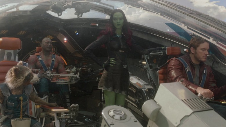 క్రిస్ ప్రాట్ యొక్క పీటర్ క్విల్/స్టార్-లార్డ్ గార్డియన్స్ ఆఫ్ ది గెలాక్సీలో డేవ్ బటిస్టా యొక్క డ్రాక్స్ ది డిస్ట్రాయర్, జో సల్దానా యొక్క గామోరా మరియు బ్రాడ్లీ కూపర్స్ రాకెట్‌తో పాటు అంతరిక్ష నౌకను పైలట్ చేస్తాడు.