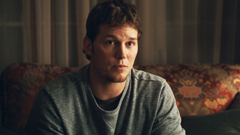 Chris Pratt's Scott Hatteberg sits on a couch in his living room in Moneyball