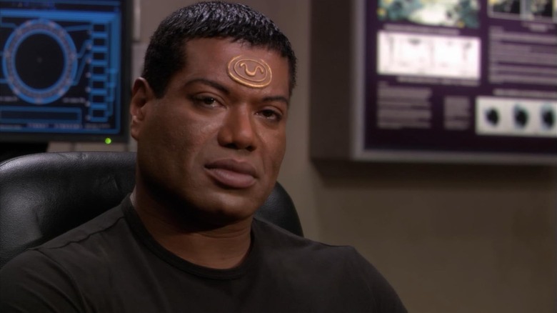 Christopher Judge's Teal'c looking to his right on Stargate SG-1