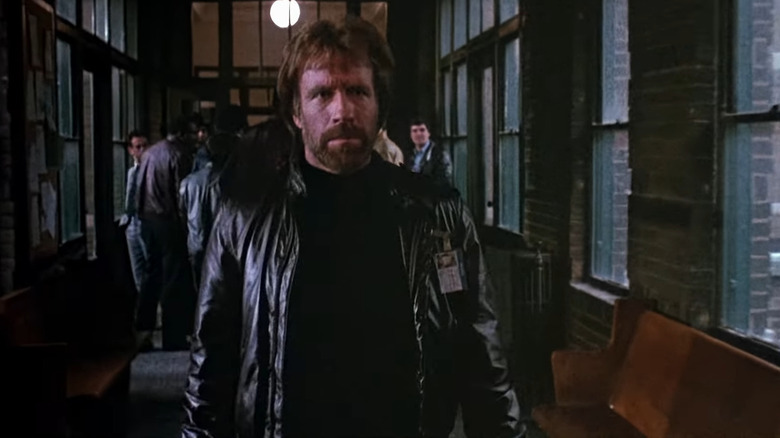 Sergeant Eddie Cusack storming down a hallway in Code of Silence