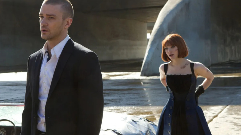 ఇన్ టైమ్‌లో సిల్వియా నుండి దూరంగా వెళ్ళిపోతుంది