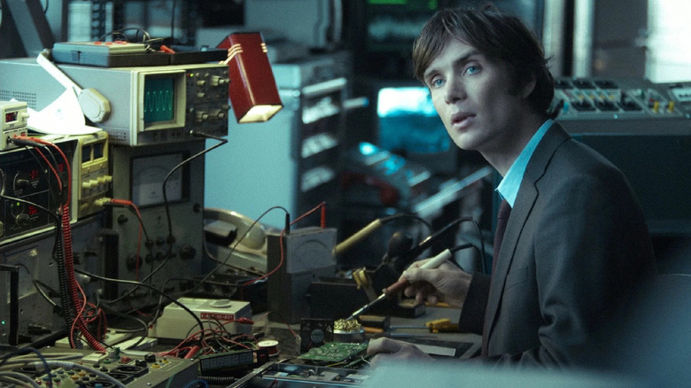 Cillian Murphy as Tom Buckley at an electrical work bench in Red Lights