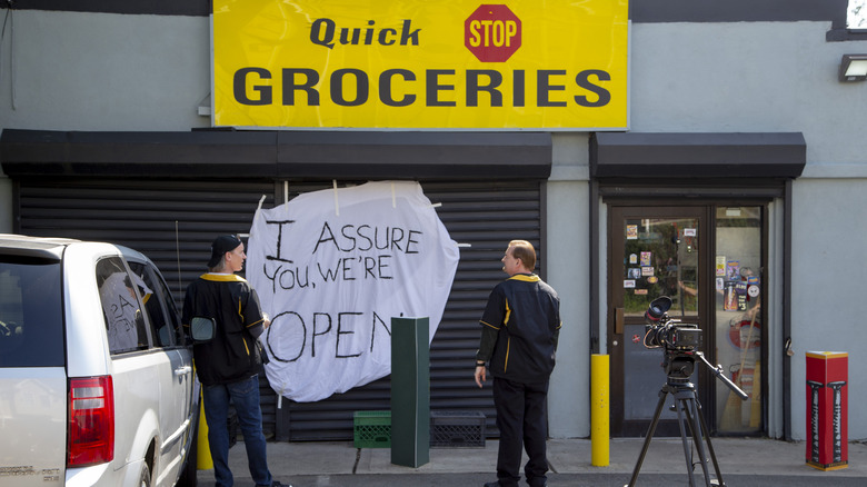 Jeff Anderson and Brian O'Halloran as Randal and Dante in Clerks III