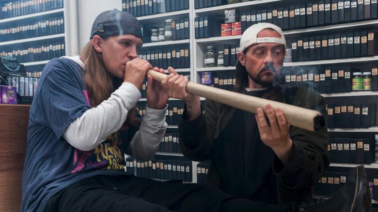Kevin Smith as Silent Bobhelping Jay (Jason Mewes) smoke a massive joint in Clerks III