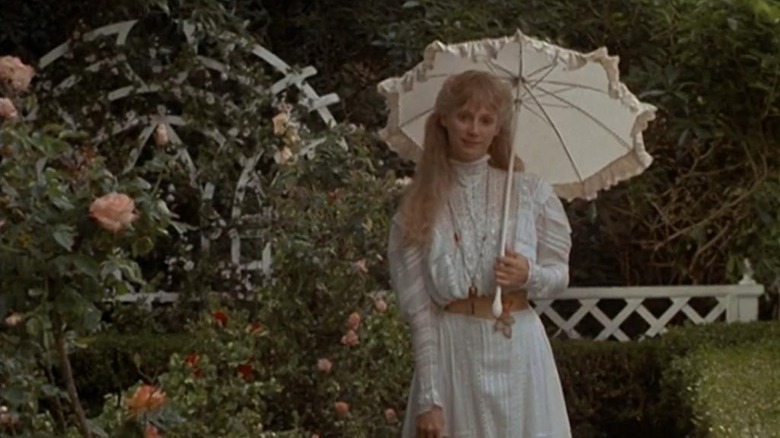 Vanessa pretends to be in the garden in an amazing episode