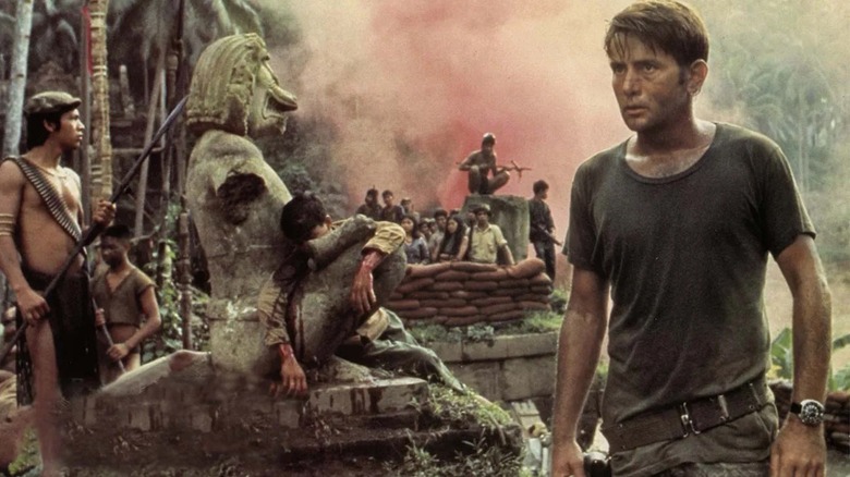 Martin Sheen telah mencapai ujung sungai sebagai Kapten Benjamin Willard di Apocalypse sekarang