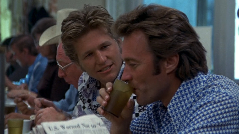 Clint Eastwood's Thunderbolt  sits next to Jeff Bridges' Lightfoot in a diner in Thunderbolt and Lightfoot
