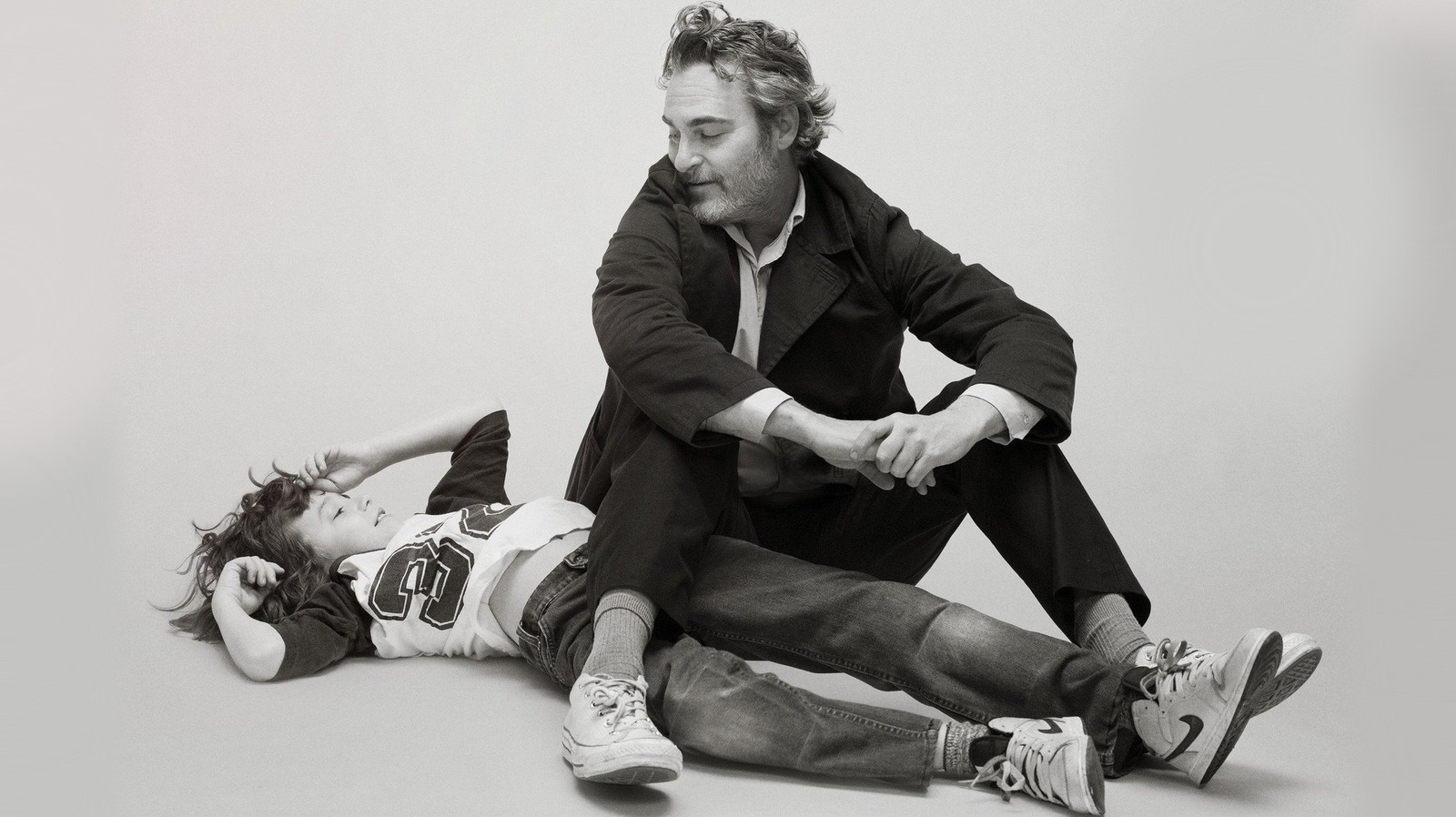 C’mon C’mon Director Mike Mills On Joaquin Phoenix’s Hair & His Therapist’s Filmmaking Advice [Interview]