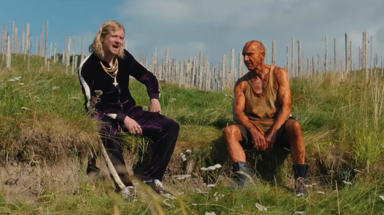 Jimmy Crystal and Dr. Kelson sitting and talking to one another in 28 Years Later: The Bone Temple