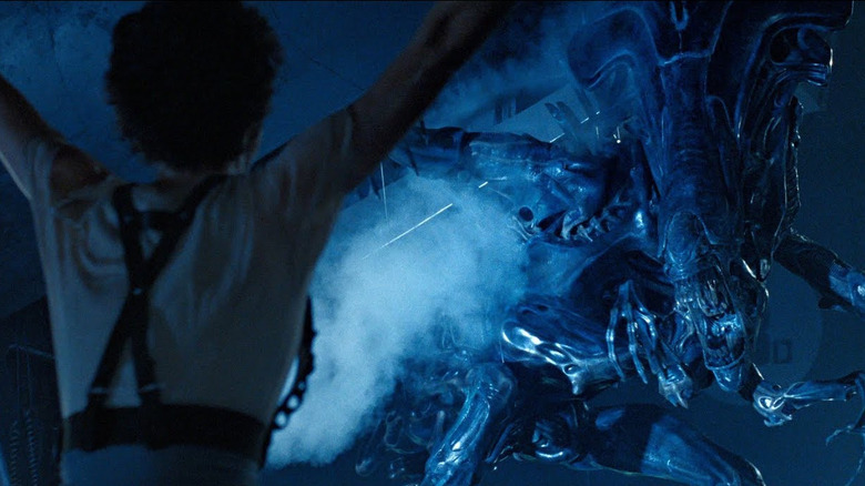 Ripley (Sigourney Weaver) faces off with an alien queen in Aliens (1986)