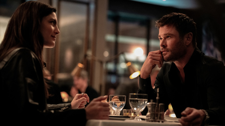 Maya and Mike go on a date in Crime 101