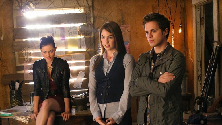 The Secret Circle's teens looking unsure