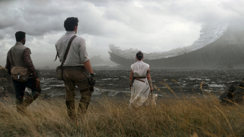 John Boyega, Oscar Issac and Daisy Ridley in Rise of Skywalker