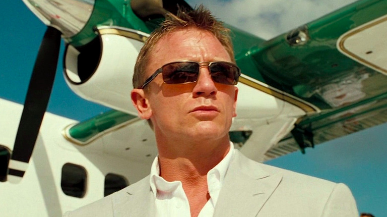 Daniel Craig steps off a plane in Casino Royale