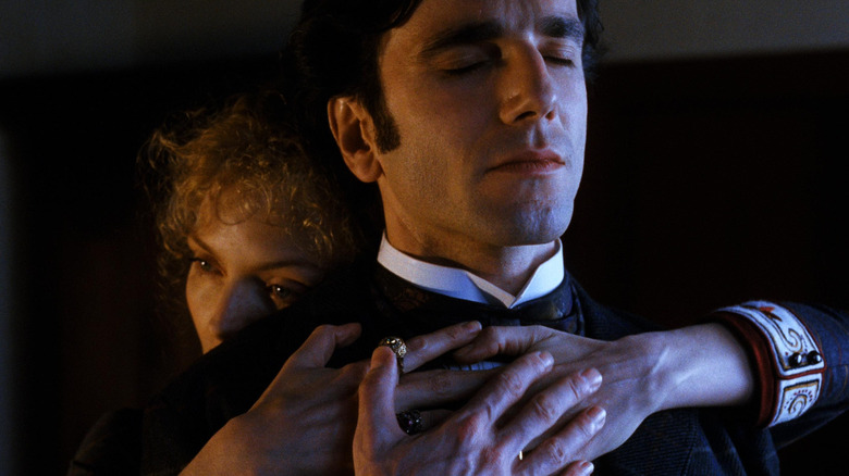 Michelle Pfeiffer as Countess Ellen Olenska hugs Daniel Day-Lewis as Newland Archer in The Age of Innocence