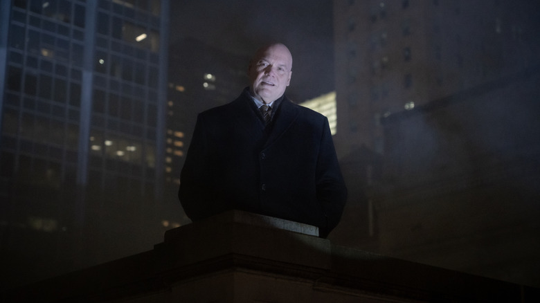 Vincent d'Onofrio's pivot stands on a roof on Daredevil: born again