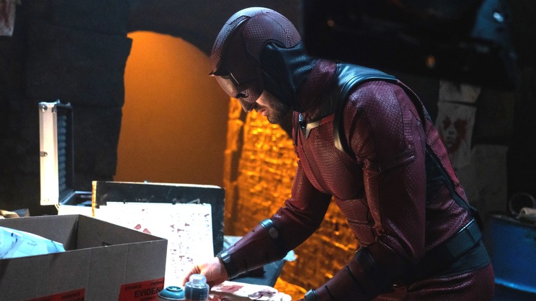 Charlie Cox's Daredevil membaca dengan jari -jarinya di Daredevil: Born Again