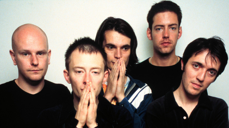 Foto van Radiohead samen: Philip Selway, Thom Yorke, Jonny Greenwood, Ed O'Brien en Colin Greenwood