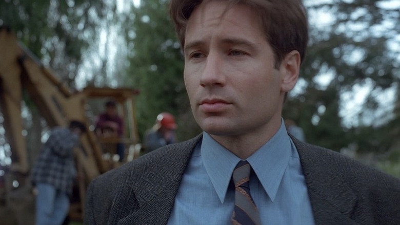 Mulder outdoors in a suit in The X-Files