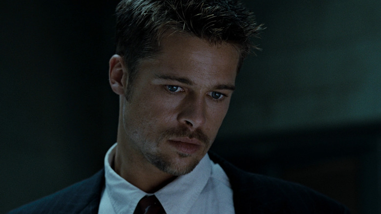 Brad Pitt as David Mills looks at something in Seven