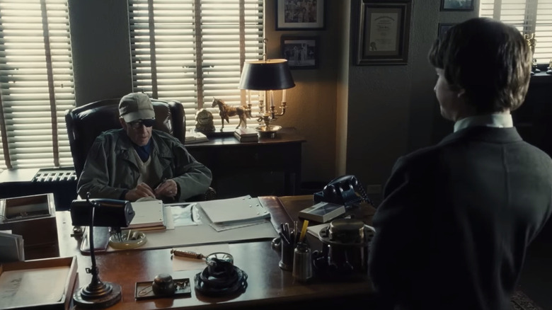 John Ford talks to Sammy Fabelmman in The Fabelmans