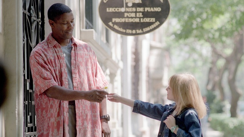 Pita handing a flower to Creasy in Man on Fire