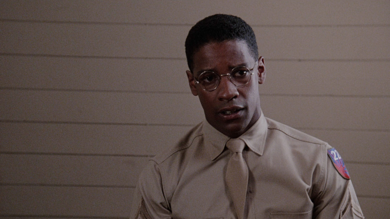 Washington Denzel as PFC. Milvin Peterson looks frustrated in the story of a soldier