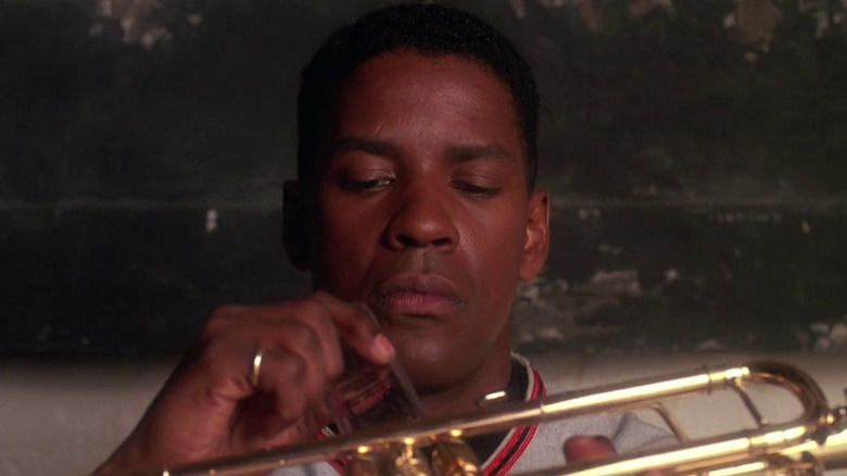 Denzel Washington, as Black wanders with his trumpet in Mo Better