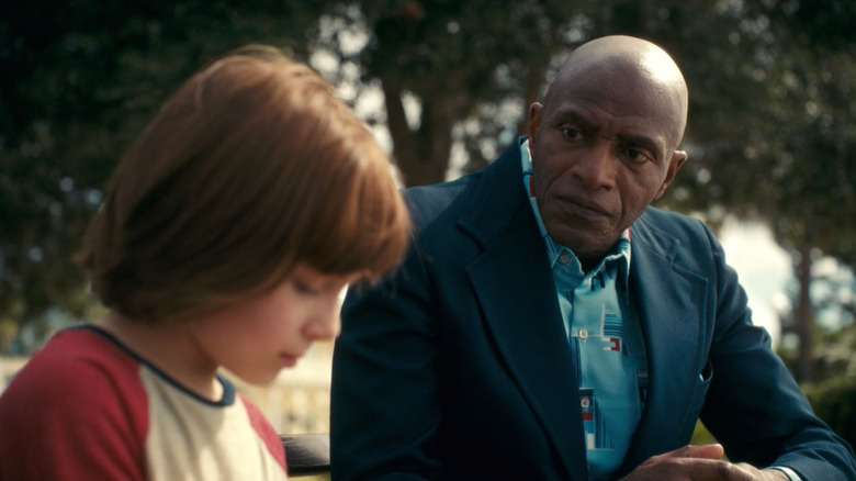 டாக்டர் ஸ்லீப்பில் கார்ல் லம்ப்லியின் டிக் ஹாலோரன் டேனியுடன் பேசுகிறார்