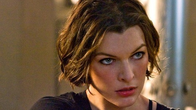Alice (Milla Jovovich)  in Resident Evil