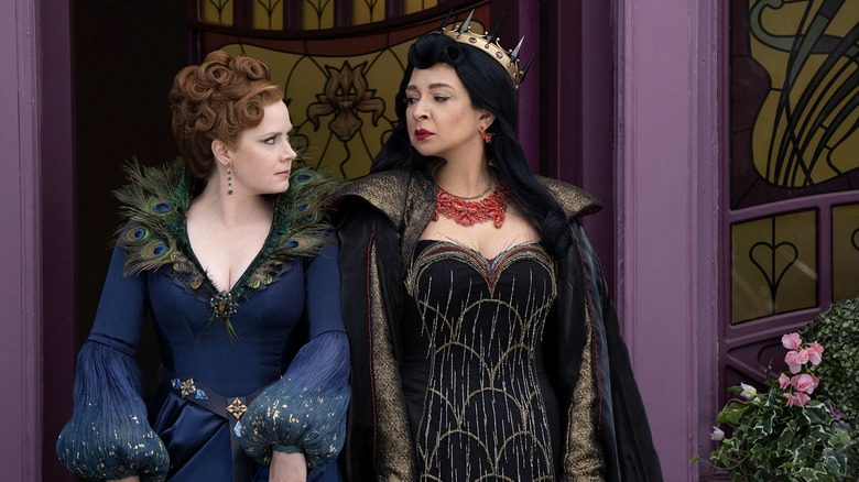Amy Adams and Maya Rudolph in Disenchanted
