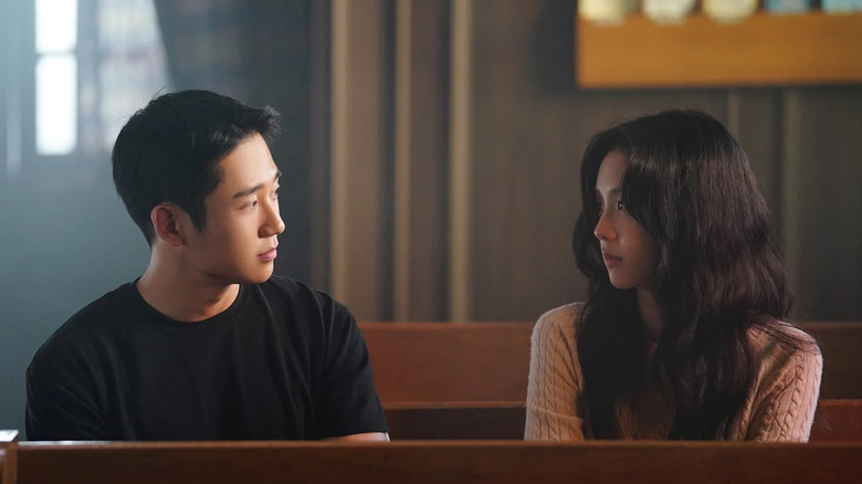 Lim Soo-ho (Jung Hae-in) and Eun Yeong-ro (Jisoo) glance at each other while seated in Snowdrop