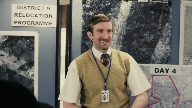 Wikus smiling in District 9