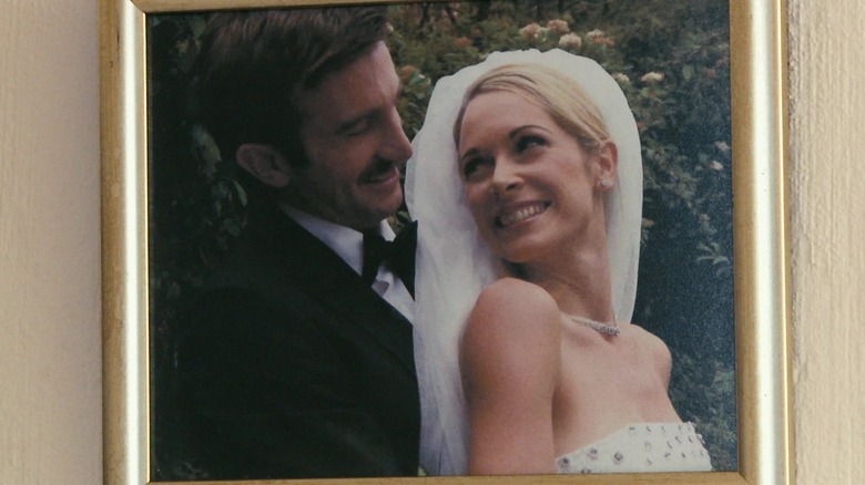Wikus' wedding photo in District 9