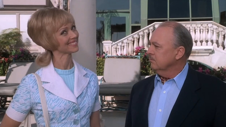 A smiling Carol Brady and Dr. Whitehead outside of a mansion in A Very Brady Sequel