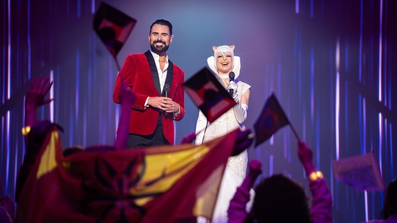 Rylan Clark as Rylan and Julie Dray as Sabine hosting the Interstellar Song Contest on Doctor Who