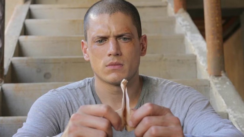 Michael Scofield's holding a note on Prison Break