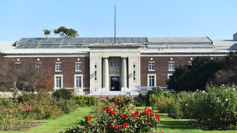 Edificio Wallis Annenberg en el parque de exposiciones