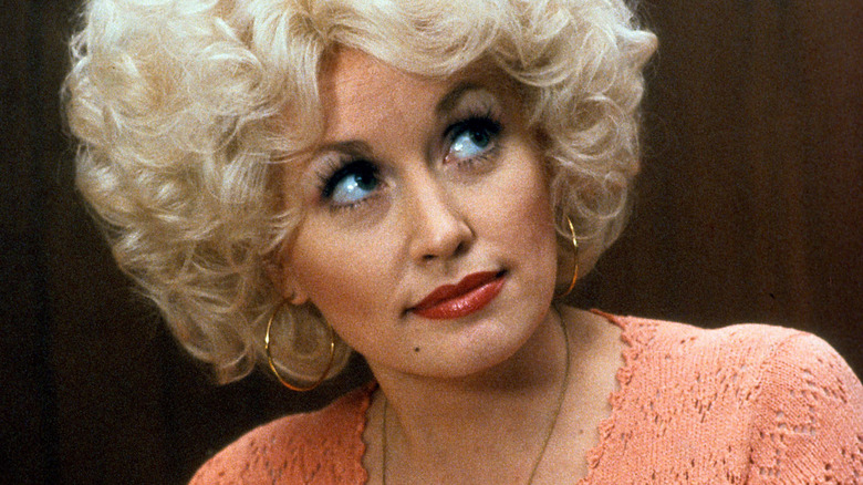 Doralee Rhodes looking up in 9 to 5