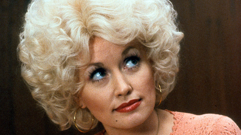 Dolly Parton lights up the screen as Doreen Rhodes in 9 to 5