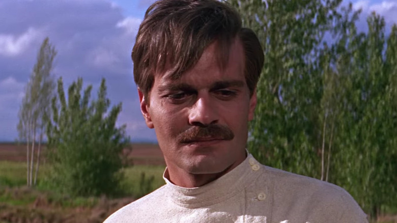 ఒమర్ షరీఫ్ యొక్క యూరి జివాగో డాక్టర్ జివాగోలో ఆందోళన చెందుతున్నారు